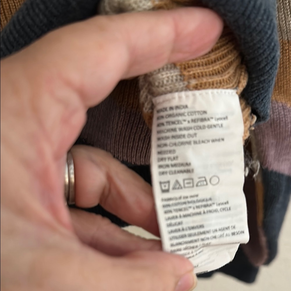 Colorblock Sweater - Picture 3 of 8